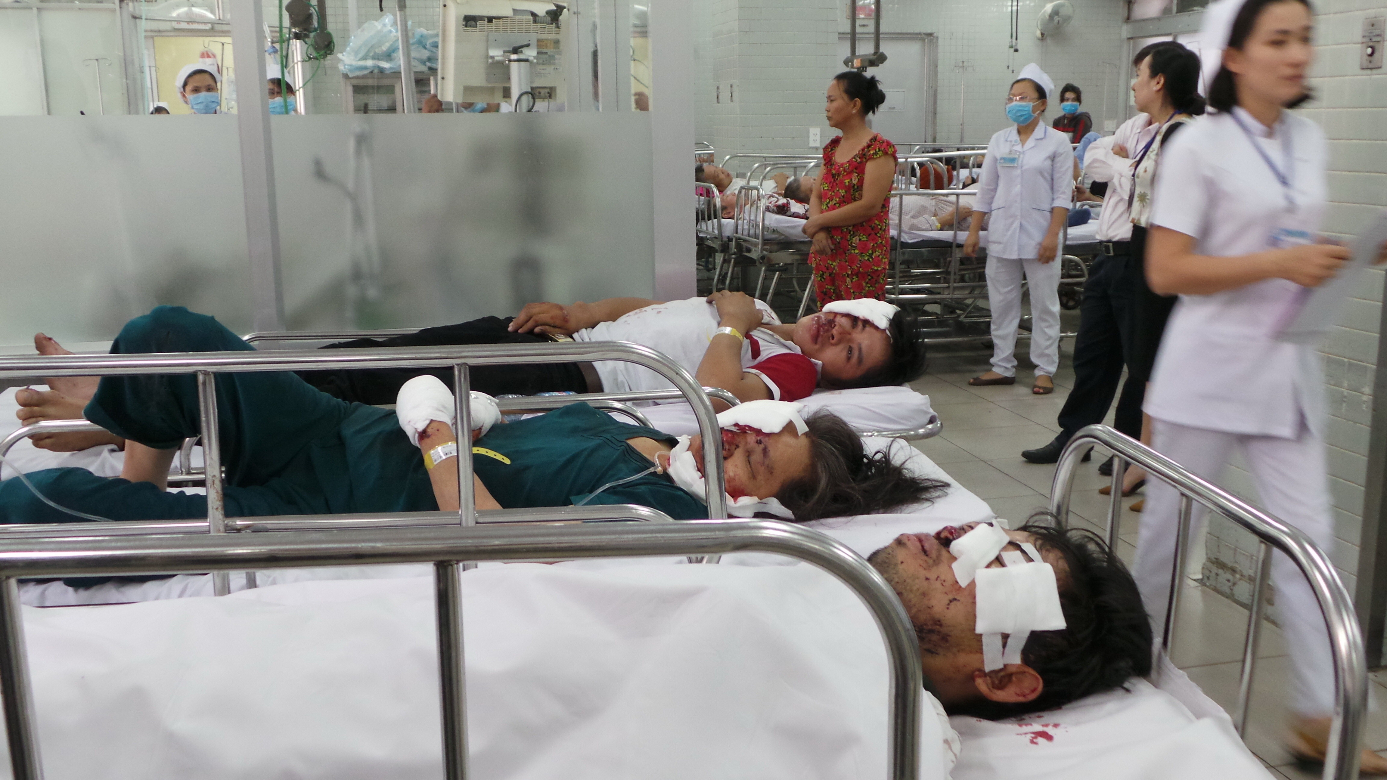 
Nhiều nạn nh&acirc;n chấn thương kh&aacute; nặng sau vụ tai nạn.
