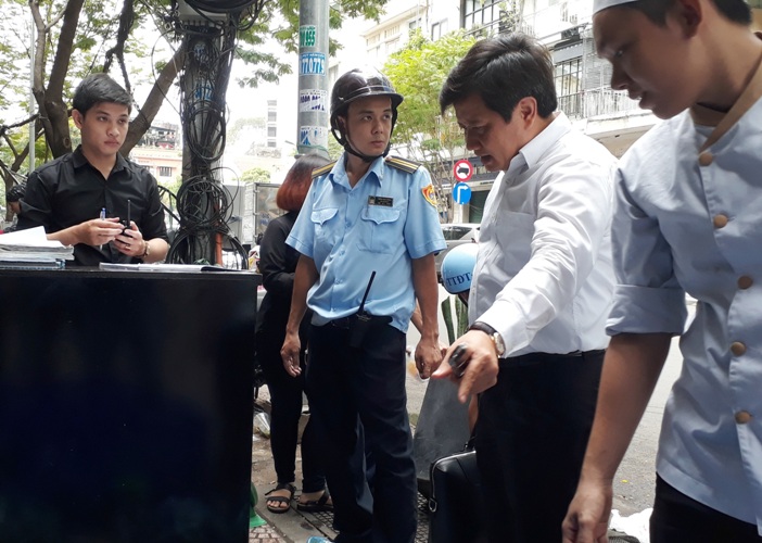 Lãnh đạo quận 1 trực tiếp “đòi lại” vỉa hè