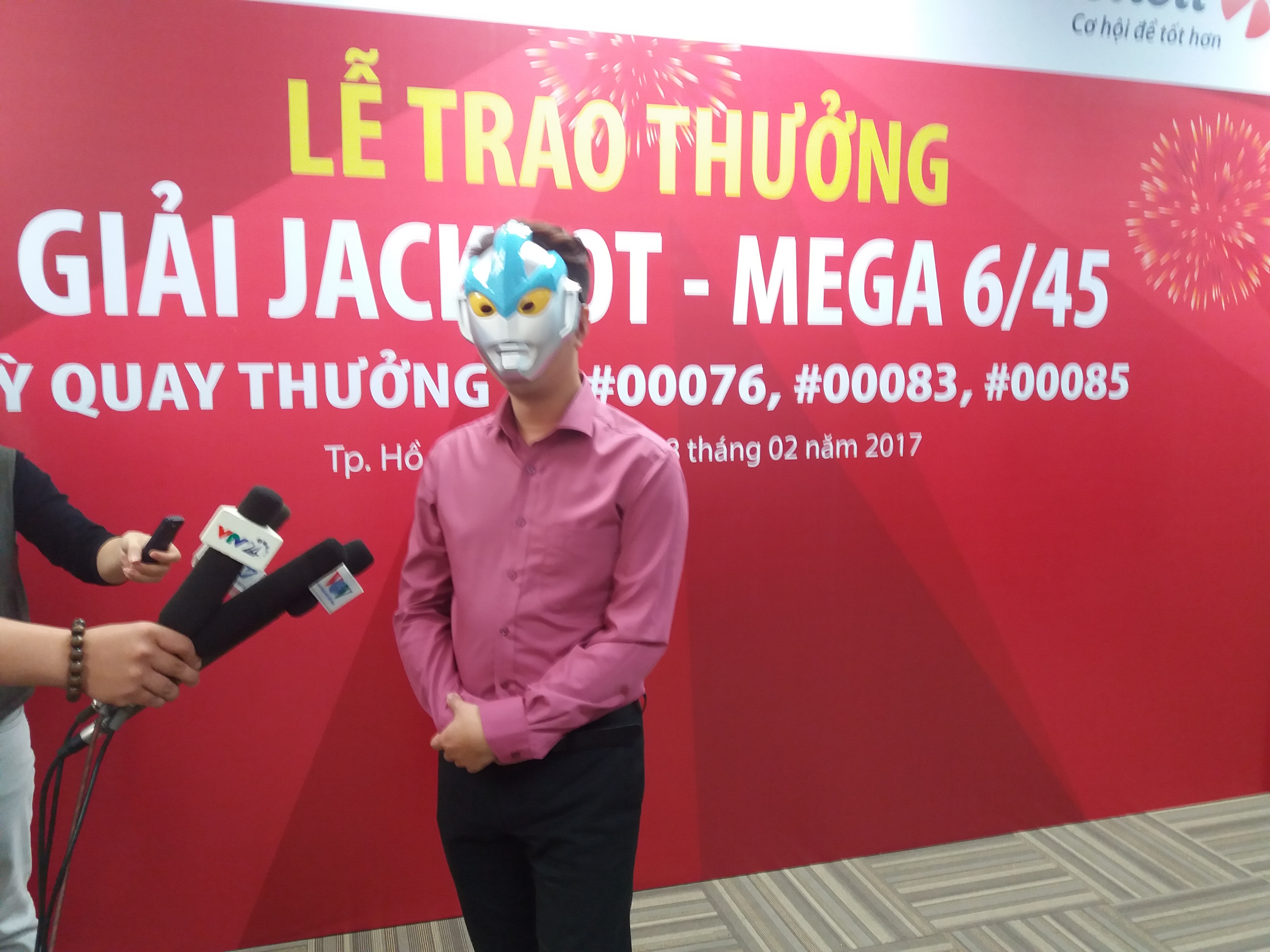 
&Ocirc;ng T.Đ.H mua v&eacute; Vietlott tr&uacute;ng v&eacute; 30.000 đồng, sau đ&oacute; mua th&ecirc;m 3 v&eacute; trong đ&oacute; c&oacute; 1 v&eacute; tr&uacute;ng 75,8 tỉ đồng
