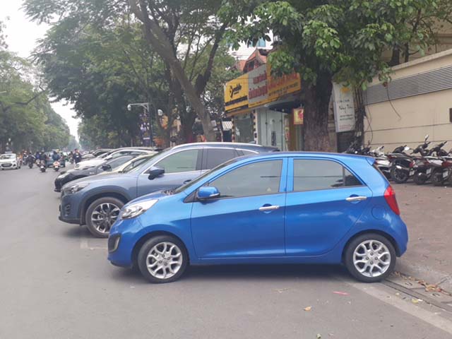 Hà Nội thí điểm giữ ô tô qua điện thoại