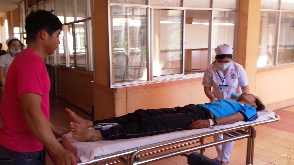 Xe chở học sinh tông xe tải, 18 người thương vong