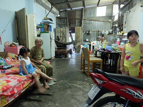 Theo bà Nguyễn Thị Điểu, nếu không bị quy hoạch tới 25 năm, gia đình bà đã khác chứ không eo hẹp, nhếch nhác như bây giờ.