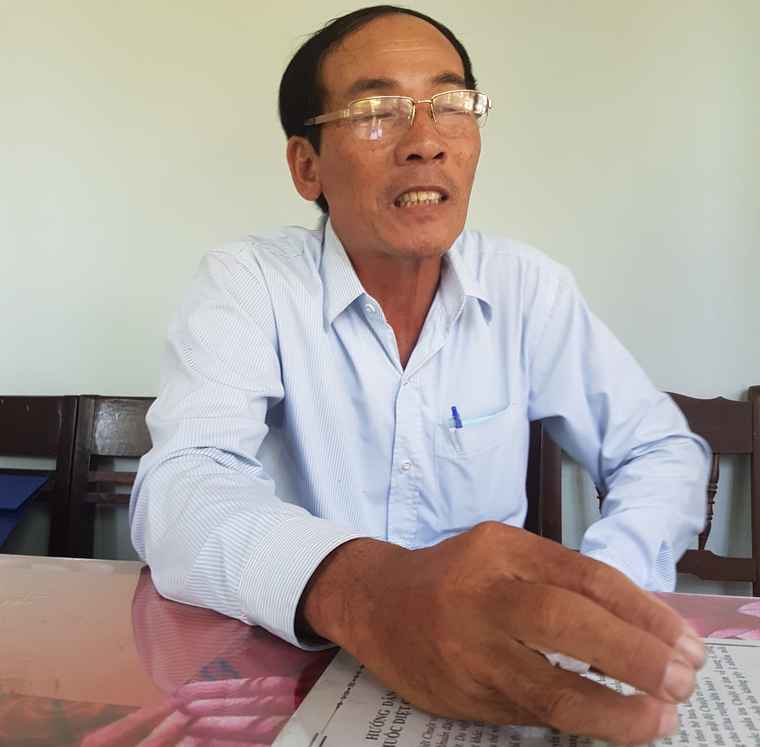 &Ocirc;ng Chưởng kể lại vụ việc Ảnh: BINH CAO