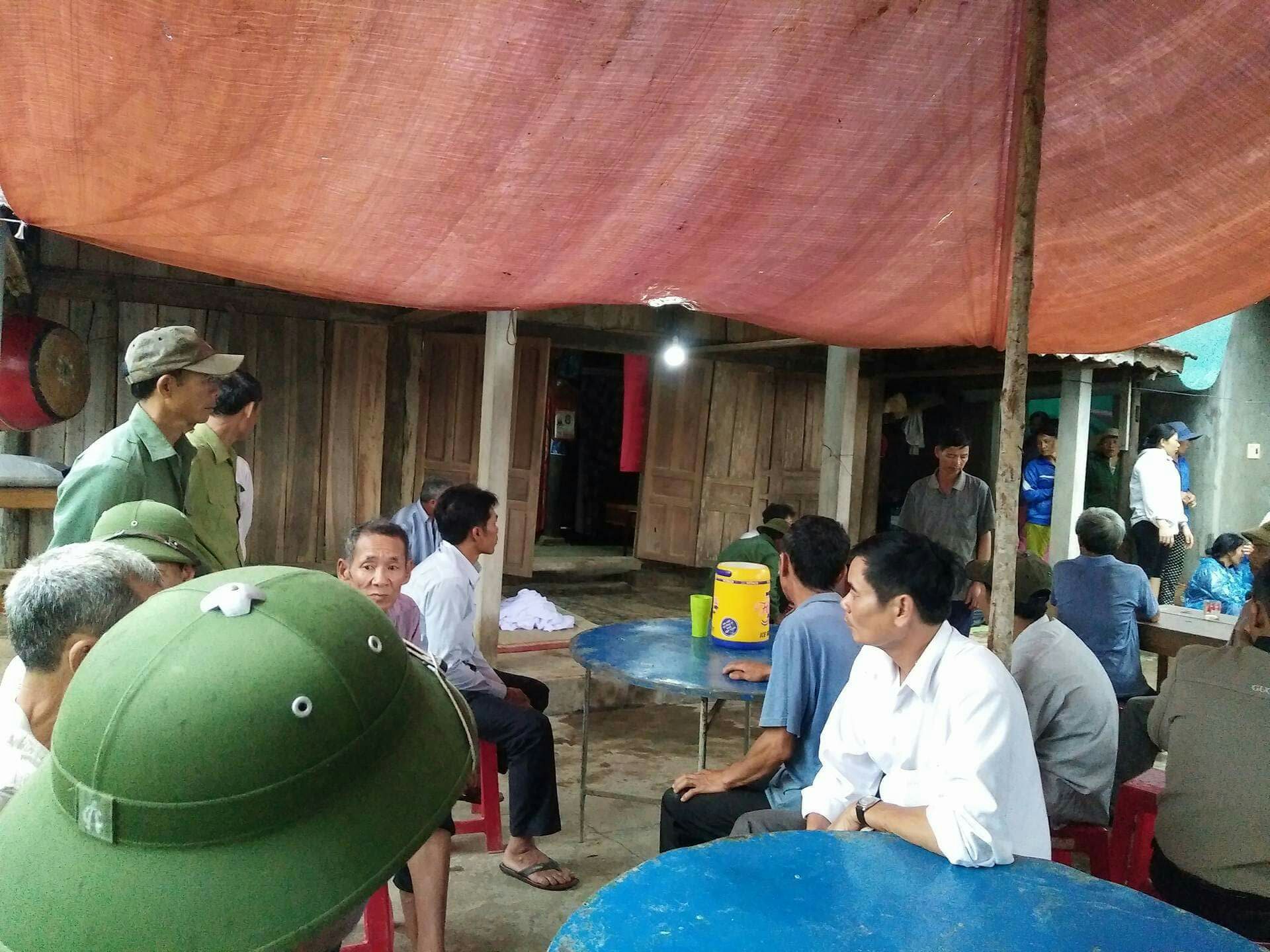 Đi đào huyệt, 3 người bị sét đánh chết