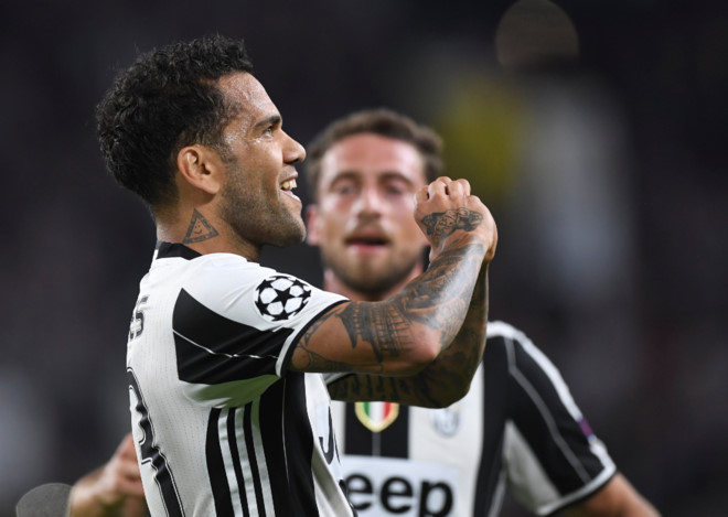 Alves: Hậu vệ thích kiến tạo hơn ghi bàn - Ảnh 2.