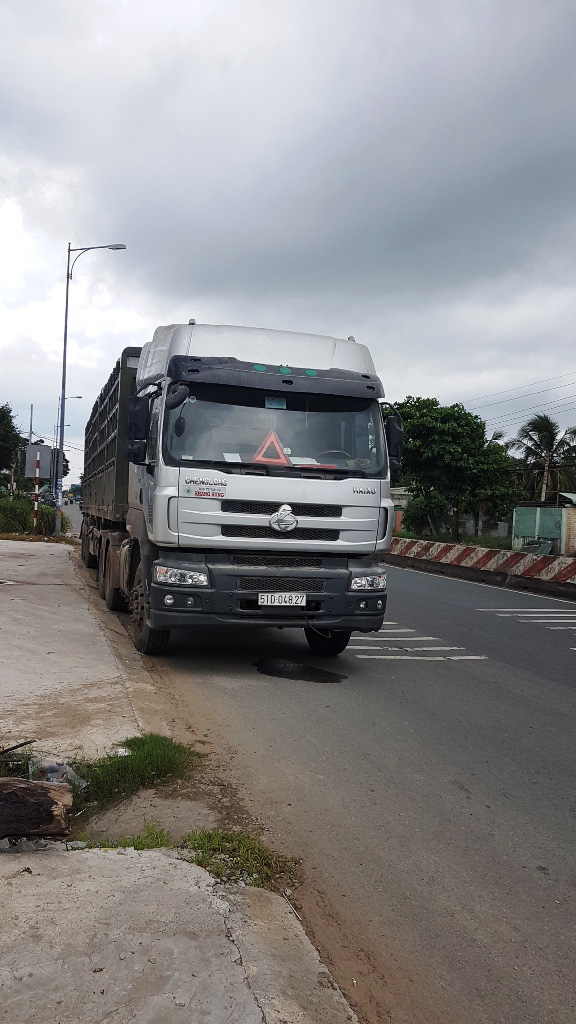 Mất hết hàng, tài xế container khai bị cướp trói trên xe