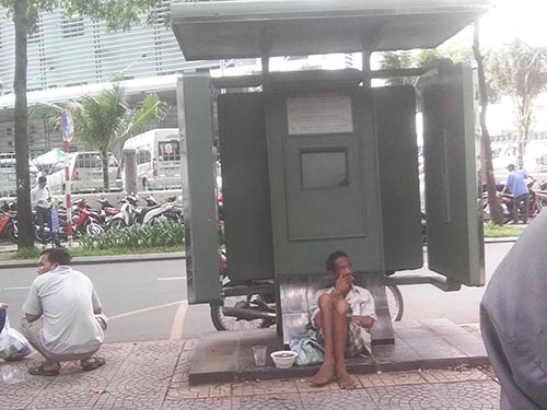 Bỏ hoang trạm tìm kiếm xe buýt