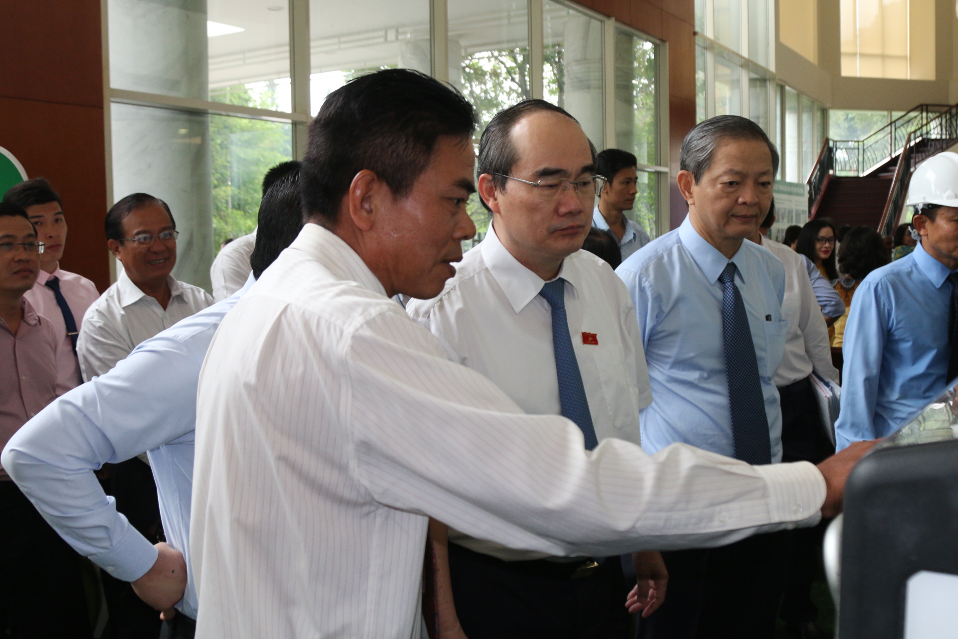 B&agrave;n giải ph&aacute;p cải thiện m&ocirc;i trường sống cho người d&acirc;n TP HCM - Ảnh 4.
