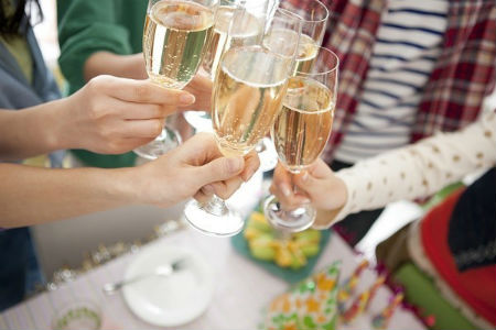 Chạy "sô" ăn cỗ thuê mùa cưới - nghề lạ kiếm tiền "khủng"