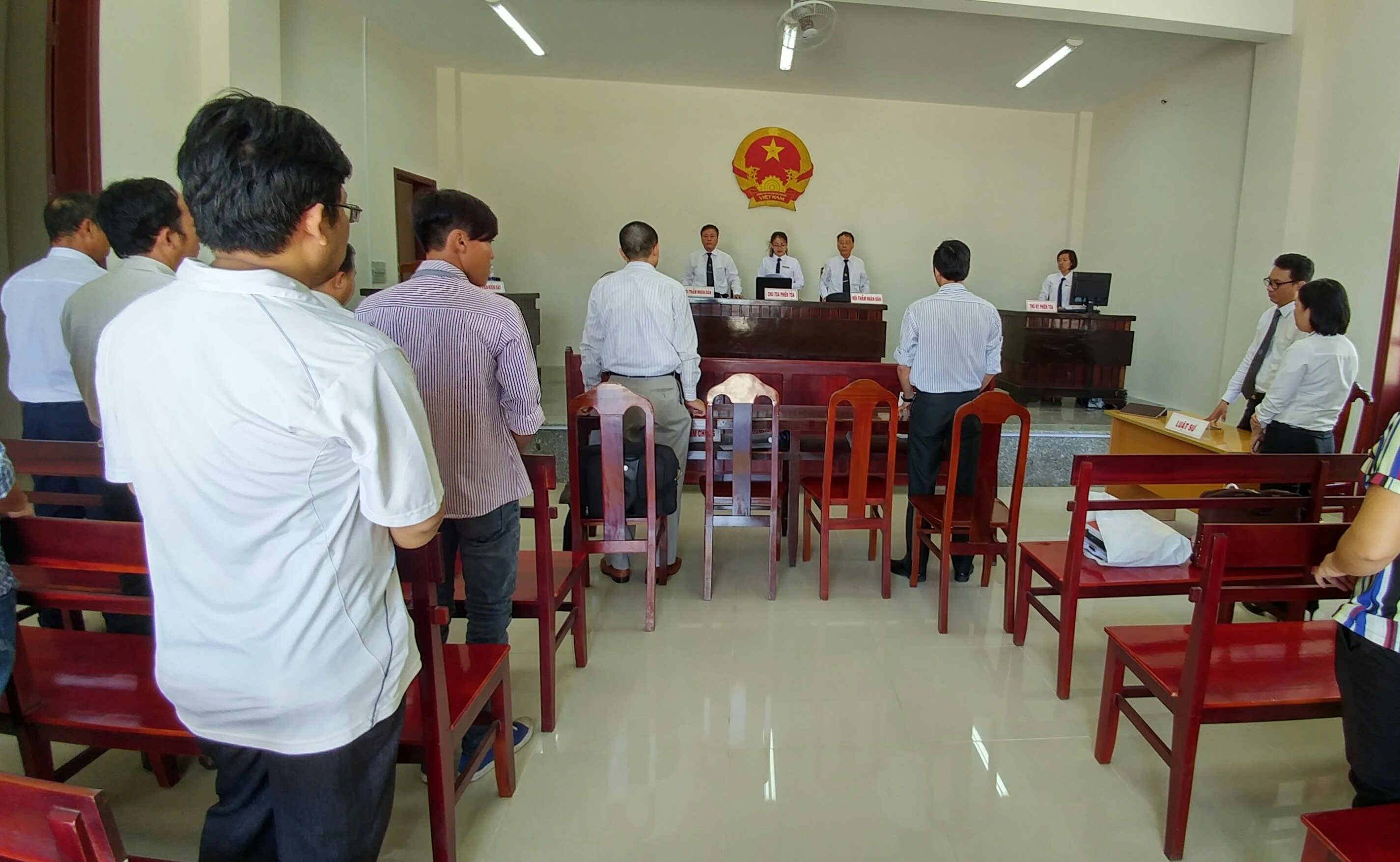 Chơi đua xe bị đứt ruột, du khách khởi kiện khu du lịch