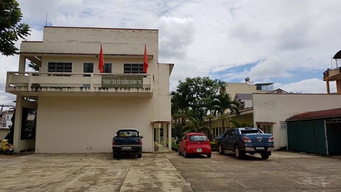 Bị phạt vì đánh nhau, Phó giám đốc Trung tâm chính trị kêu oan