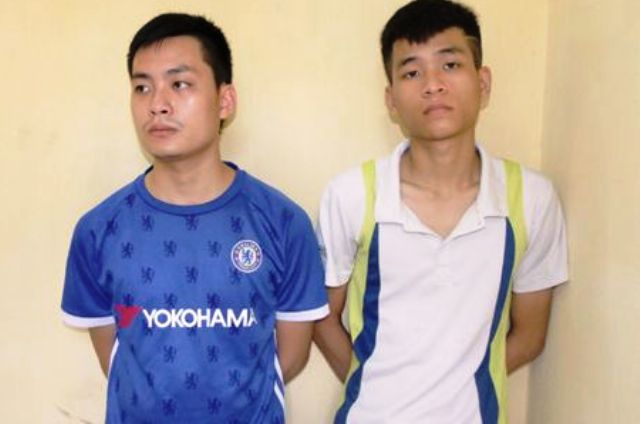 Bịt mặt, rút súng K54 nổ nhiều phát dằn mặt đối thủ đi ô tô