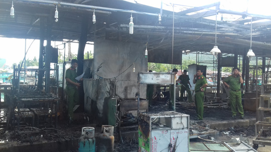 Chợ đ&ecirc;m Ph&uacute; Quốc đ&oacute;n kh&aacute;ch du lịch tấp nập trở lại - Ảnh 1.