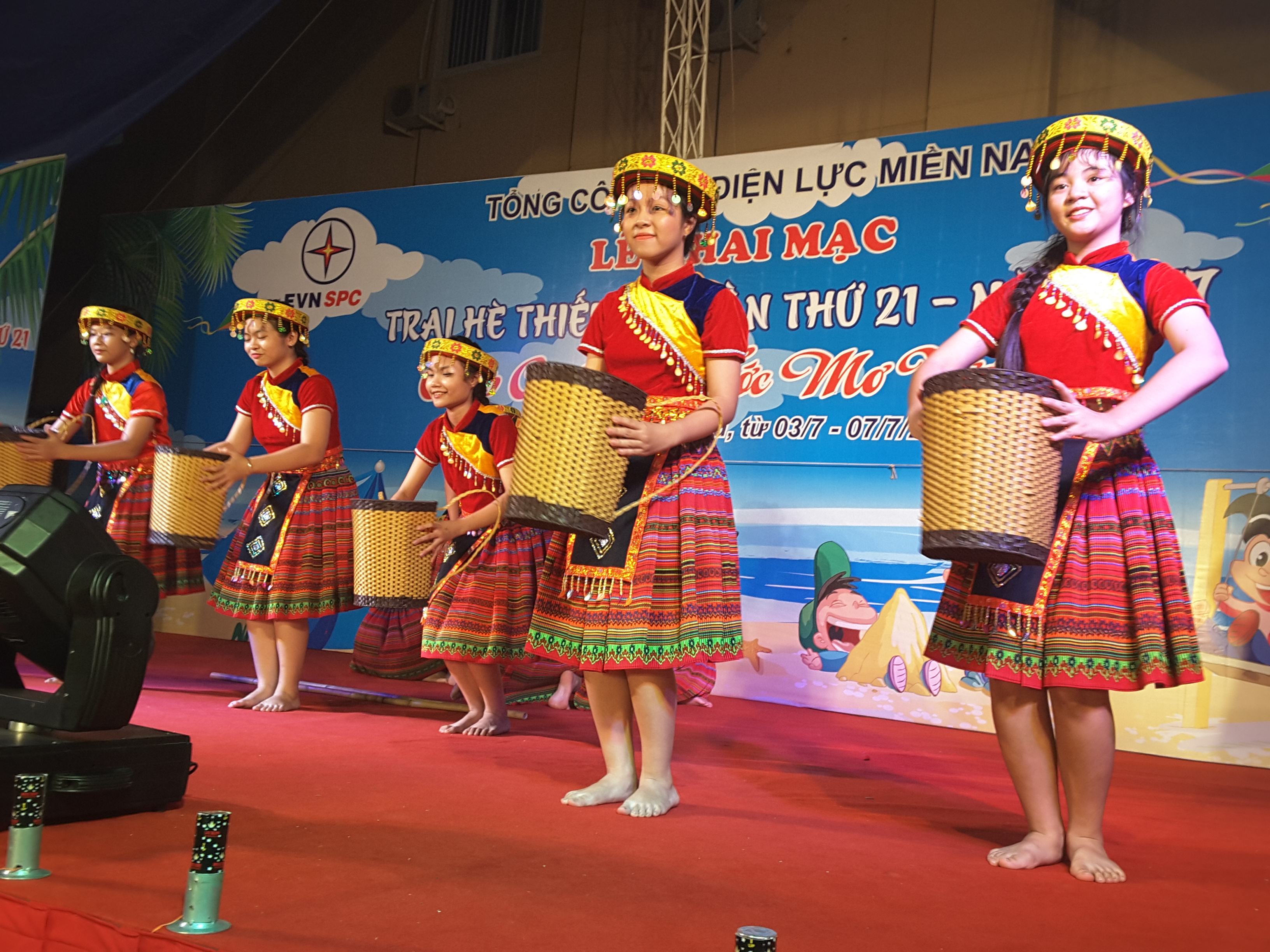 Hấp dẫn trại hè "Chắp cánh cho ước mơ vươn xa"