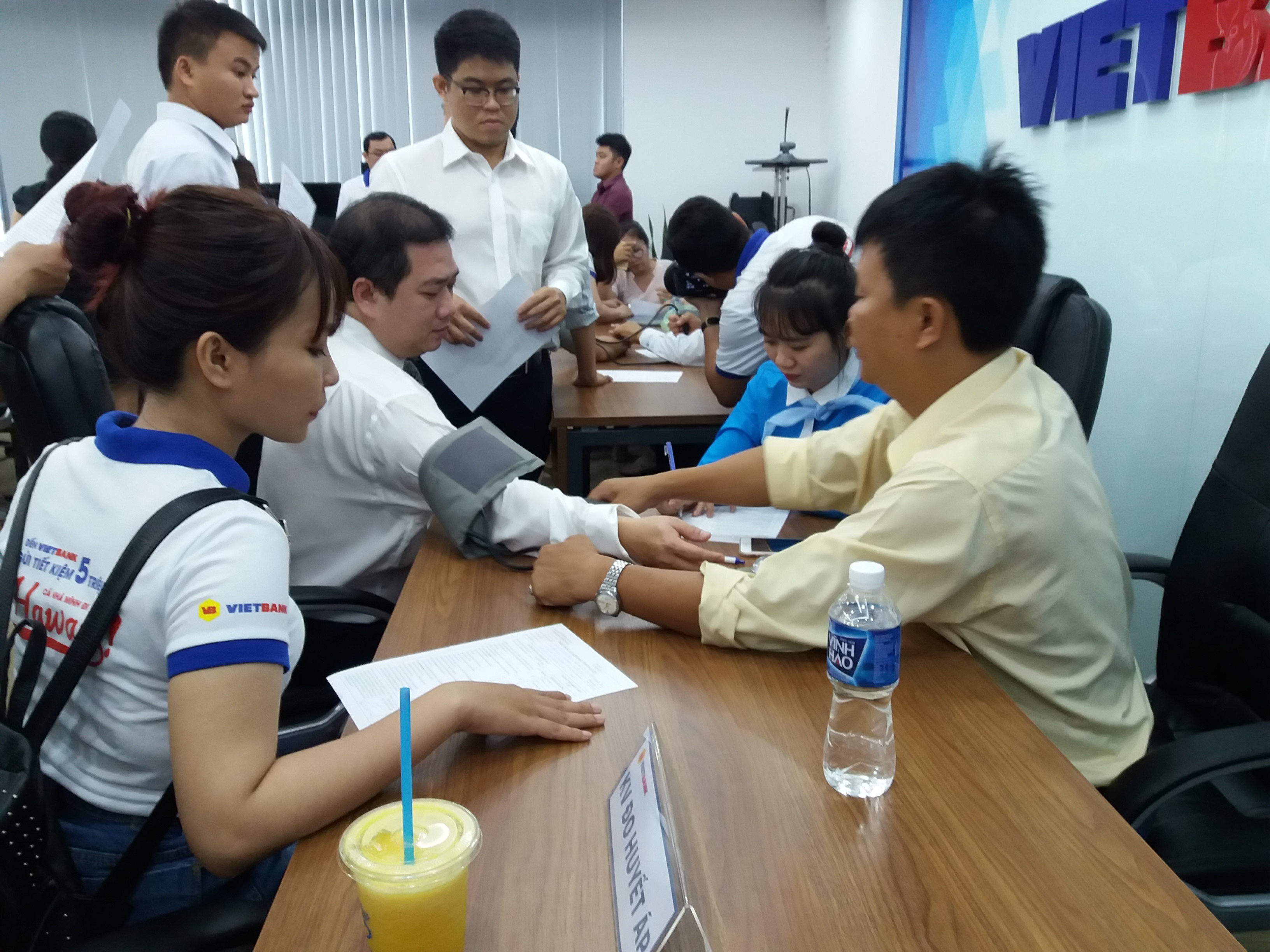 300 nh&acirc;n vi&ecirc;n VietBank t&igrave;nh nguyện hiến m&aacute;u - Ảnh 1.