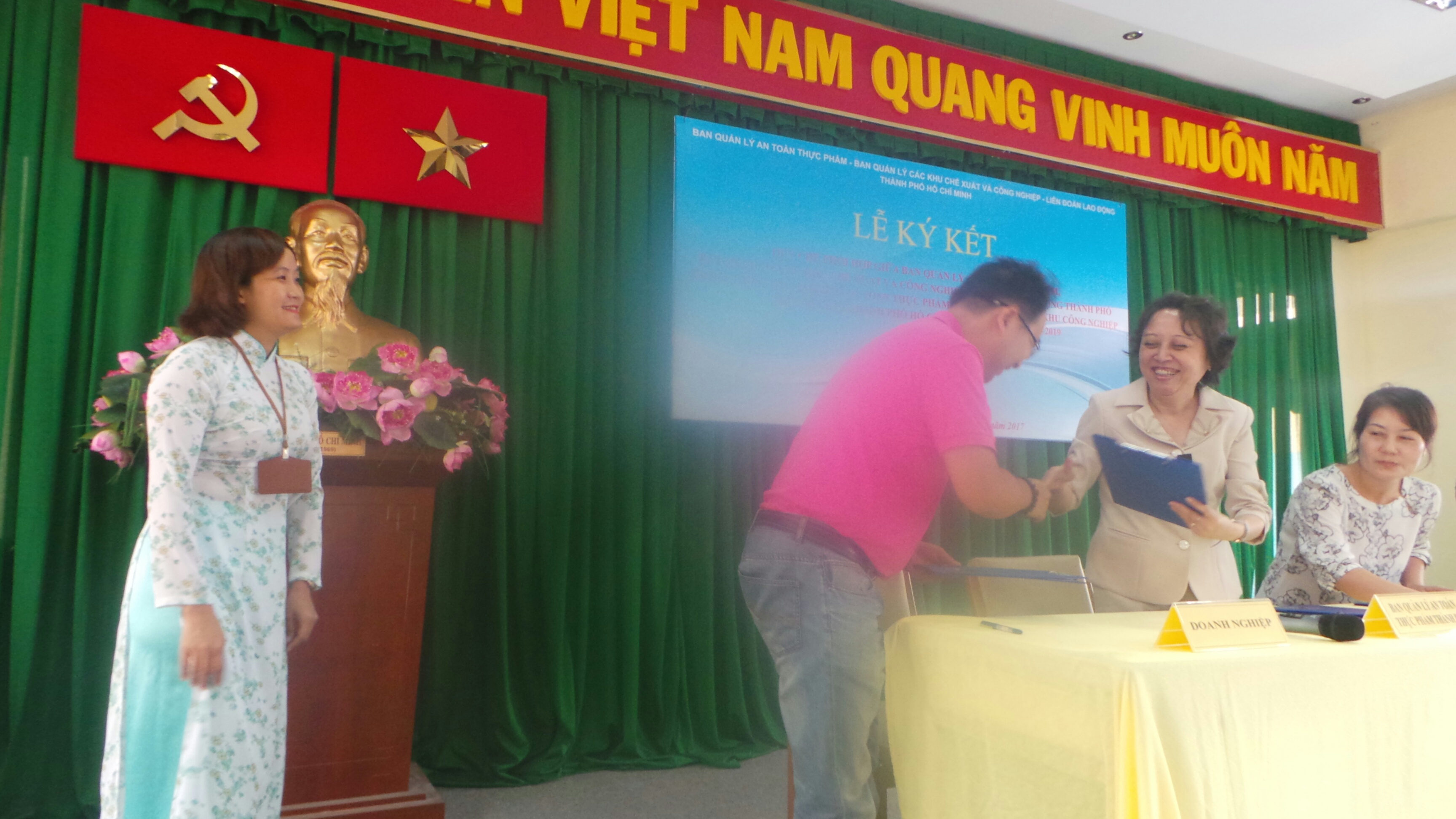 Đồng loạt "sờ gáy" chủ cung cấp suất ăn công nghiệp