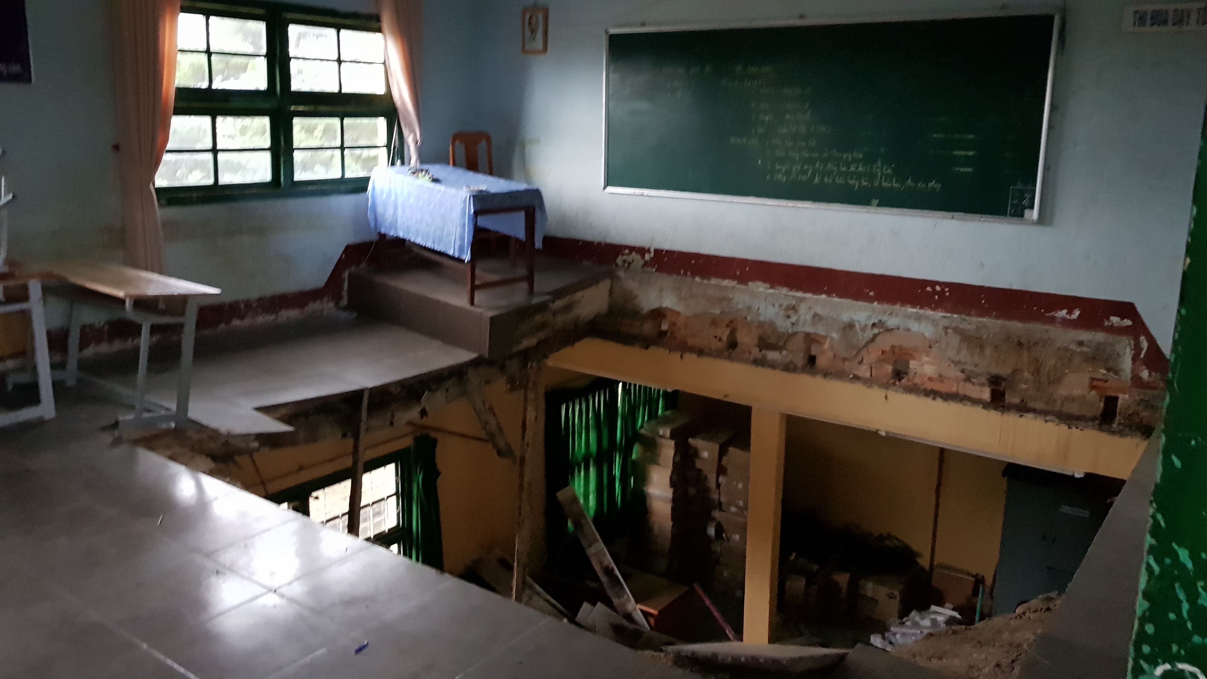 Vụ sàn phòng học đổ sập: Không phát hiện dấu hiệu xuống cấp?