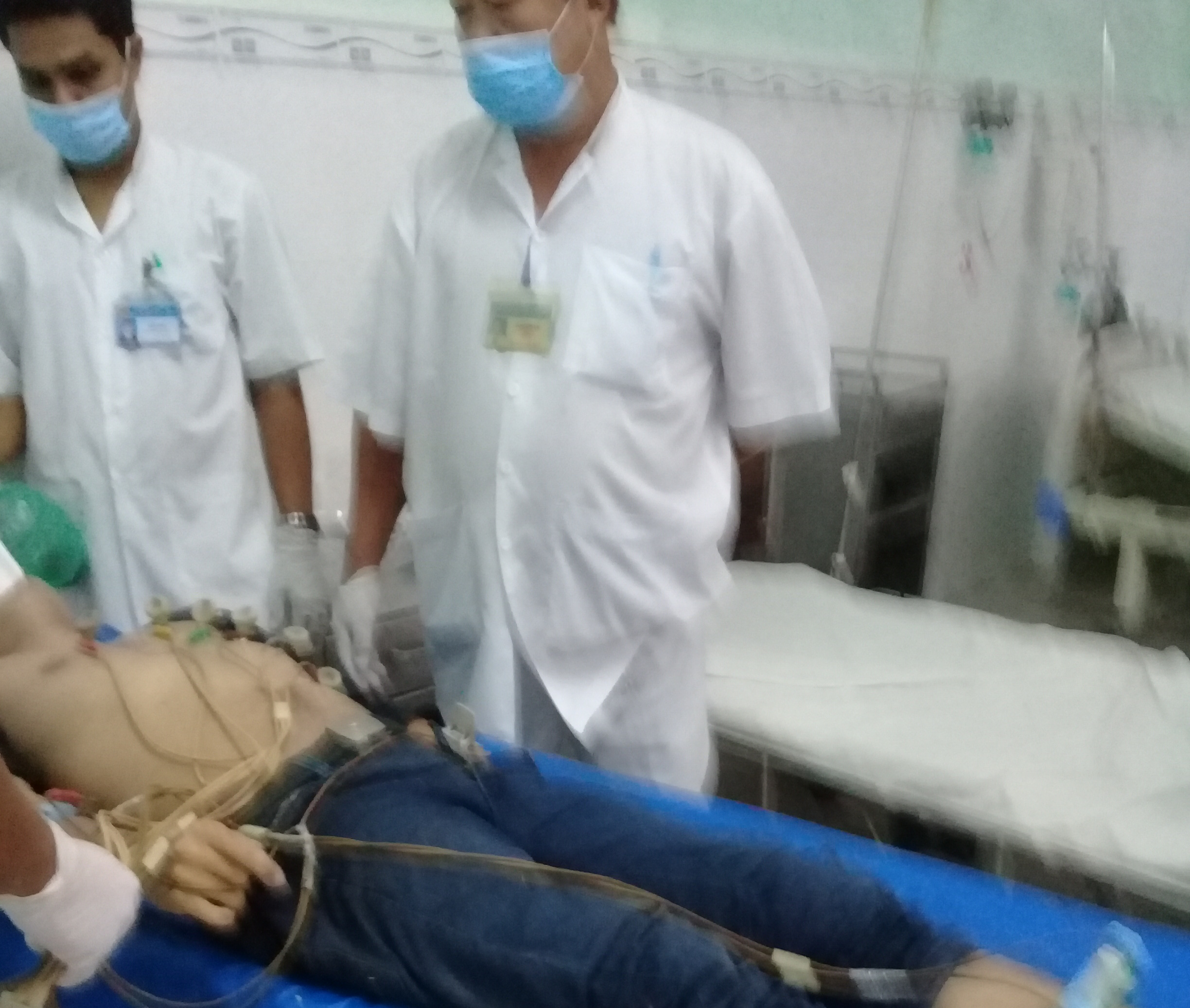 Thanh niên bị sét đánh ngã từ xe máy, tử vong