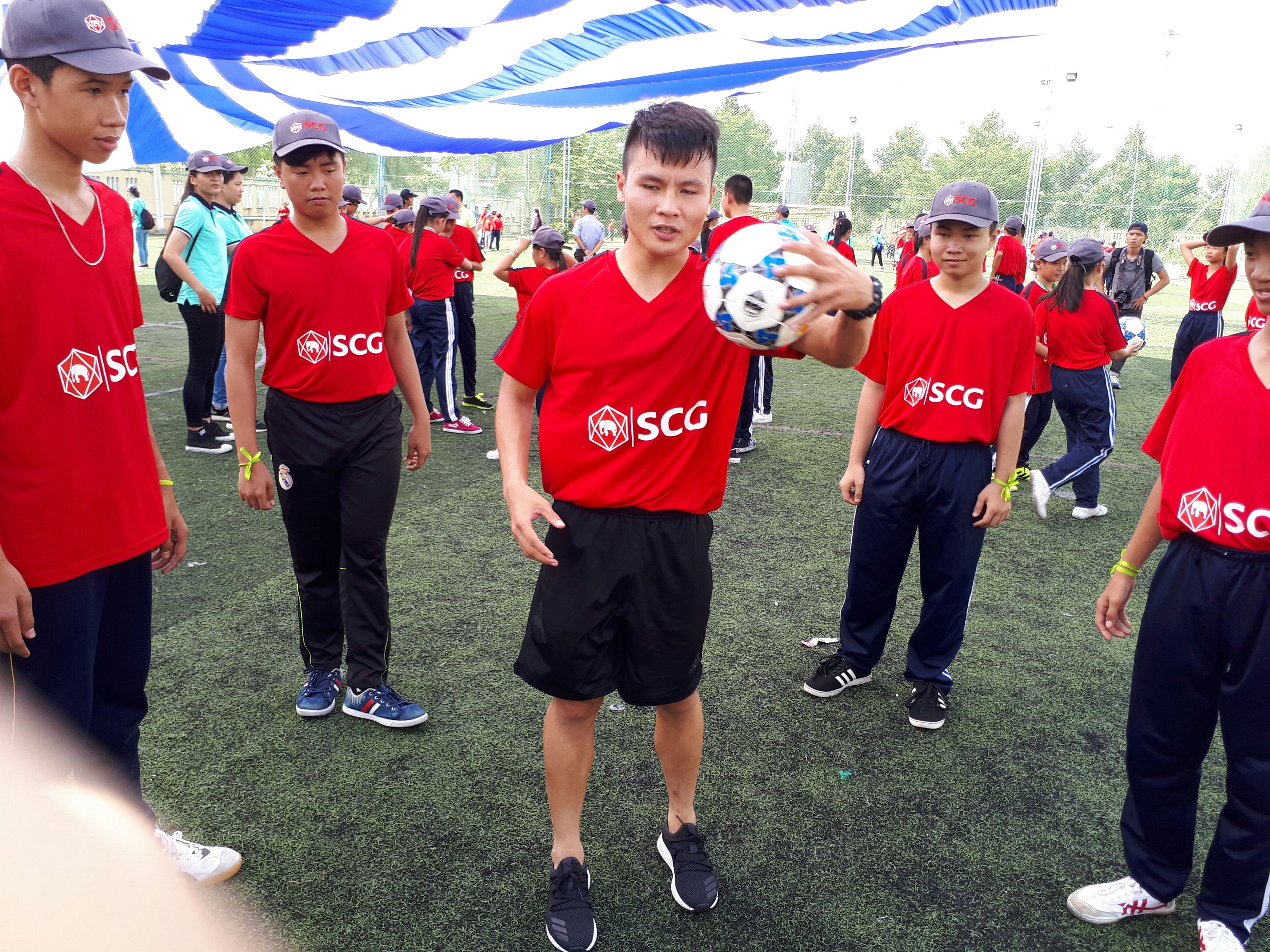 Một buổi l&agrave;m thầy đ&aacute;ng nhớ của tuyển thủ Quang Hải - Ảnh 6.