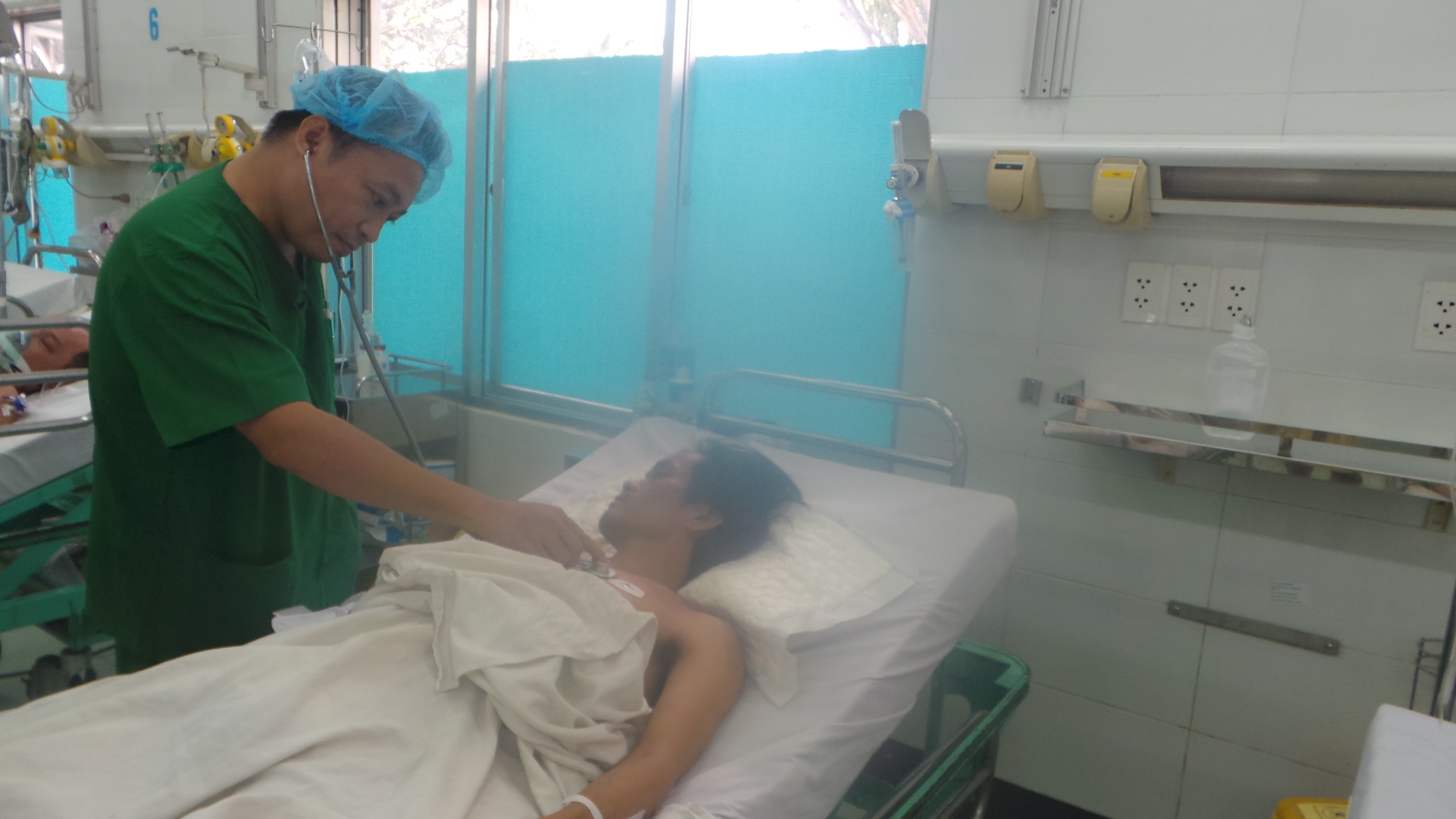 Đi làm về khuya, bị xe tải cán qua người