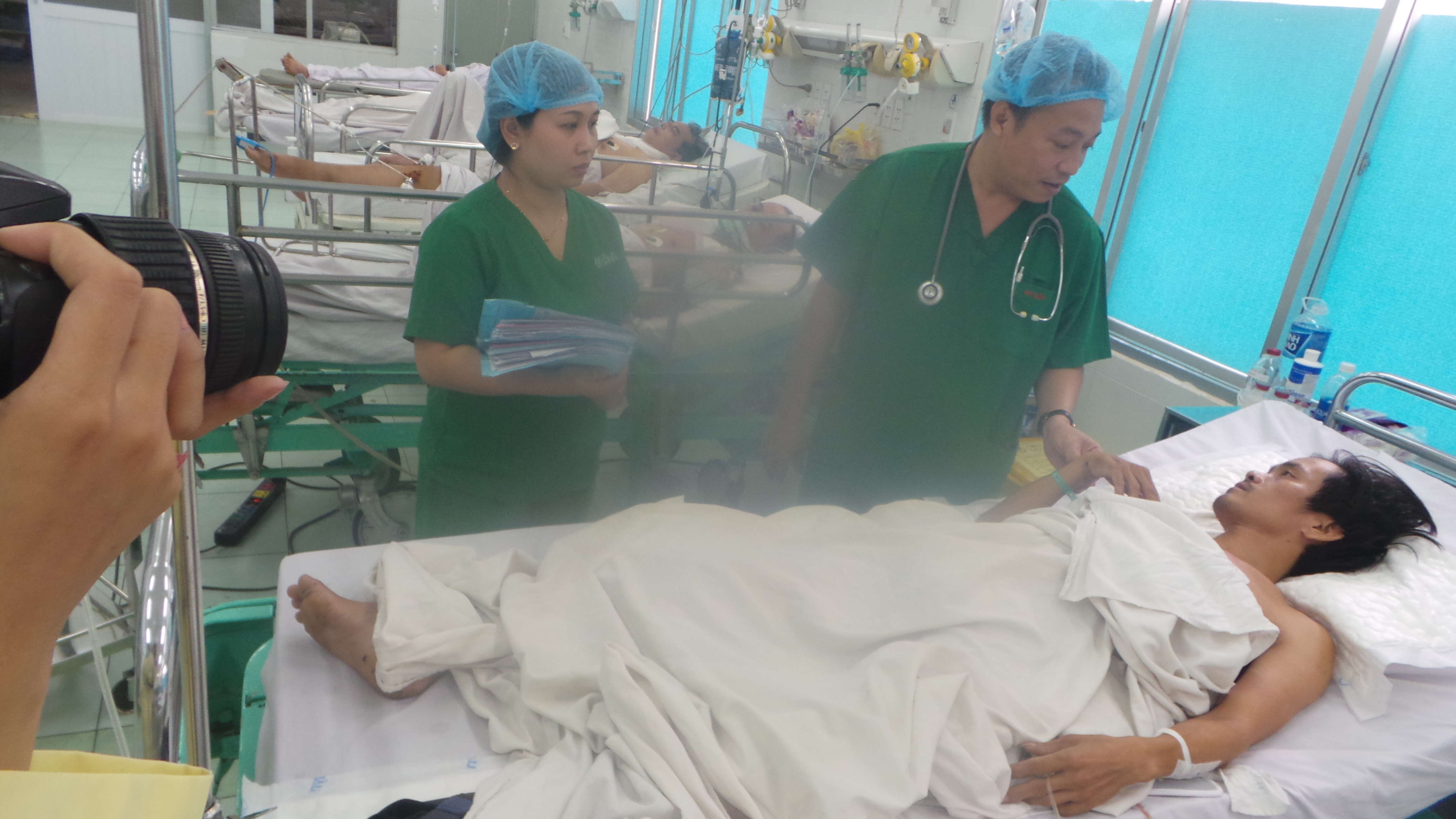 Đi làm về khuya, bị xe tải cán qua người - Ảnh 1.