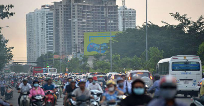 Vô tư nhồi nhét cao ốc gây tắc đường vì thiếu luật