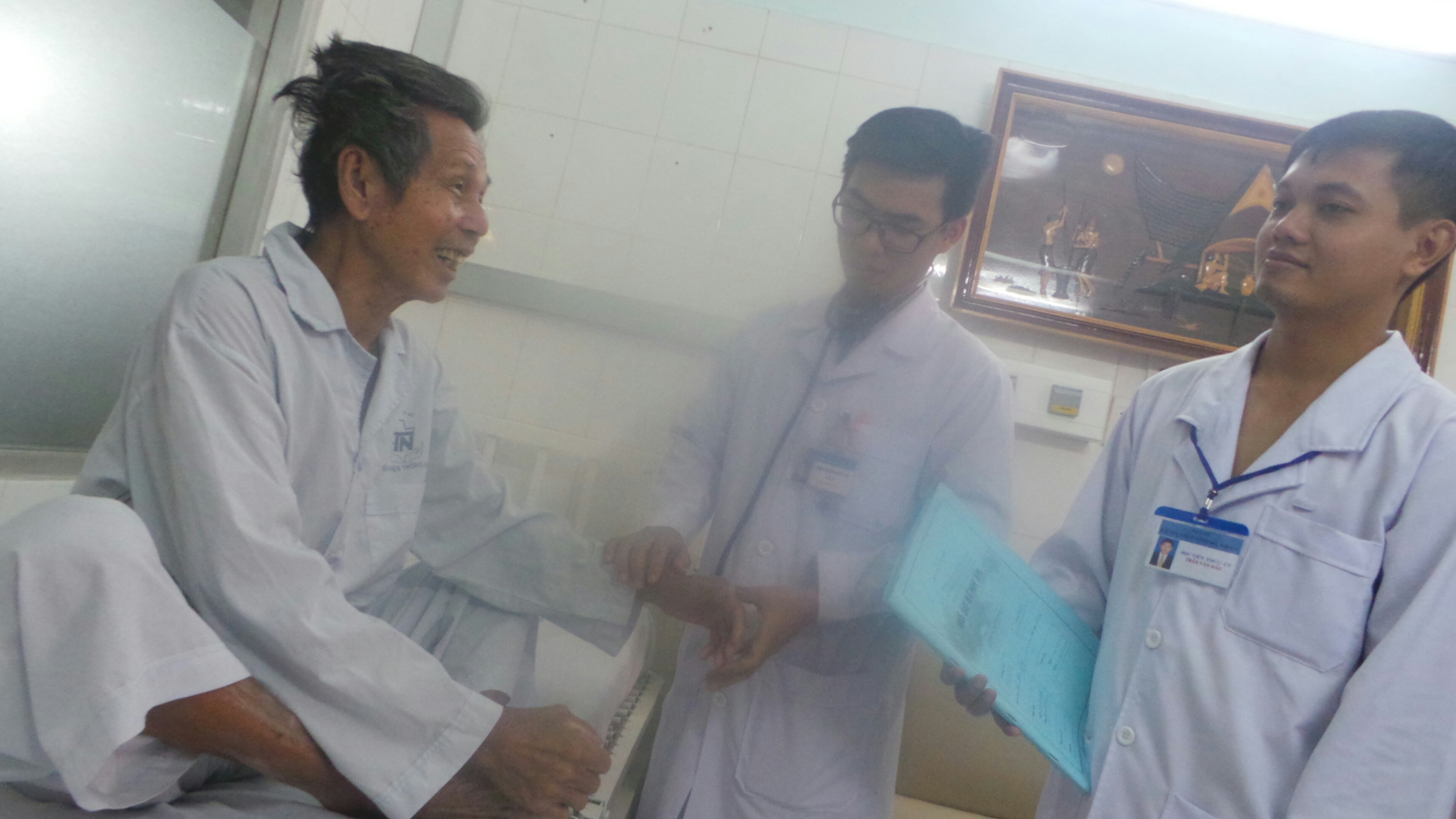 Hội chẩn từ xa cứu được cụ ông ngưng tim, ngưng thở - Ảnh 1.