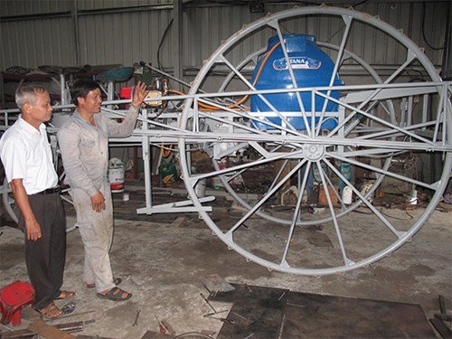 N&ocirc;ng d&acirc;n Việt chế robot: Israel th&aacute;n phục, Nhật, Mỹ xếp h&agrave;ng xin mua - Ảnh 1.
