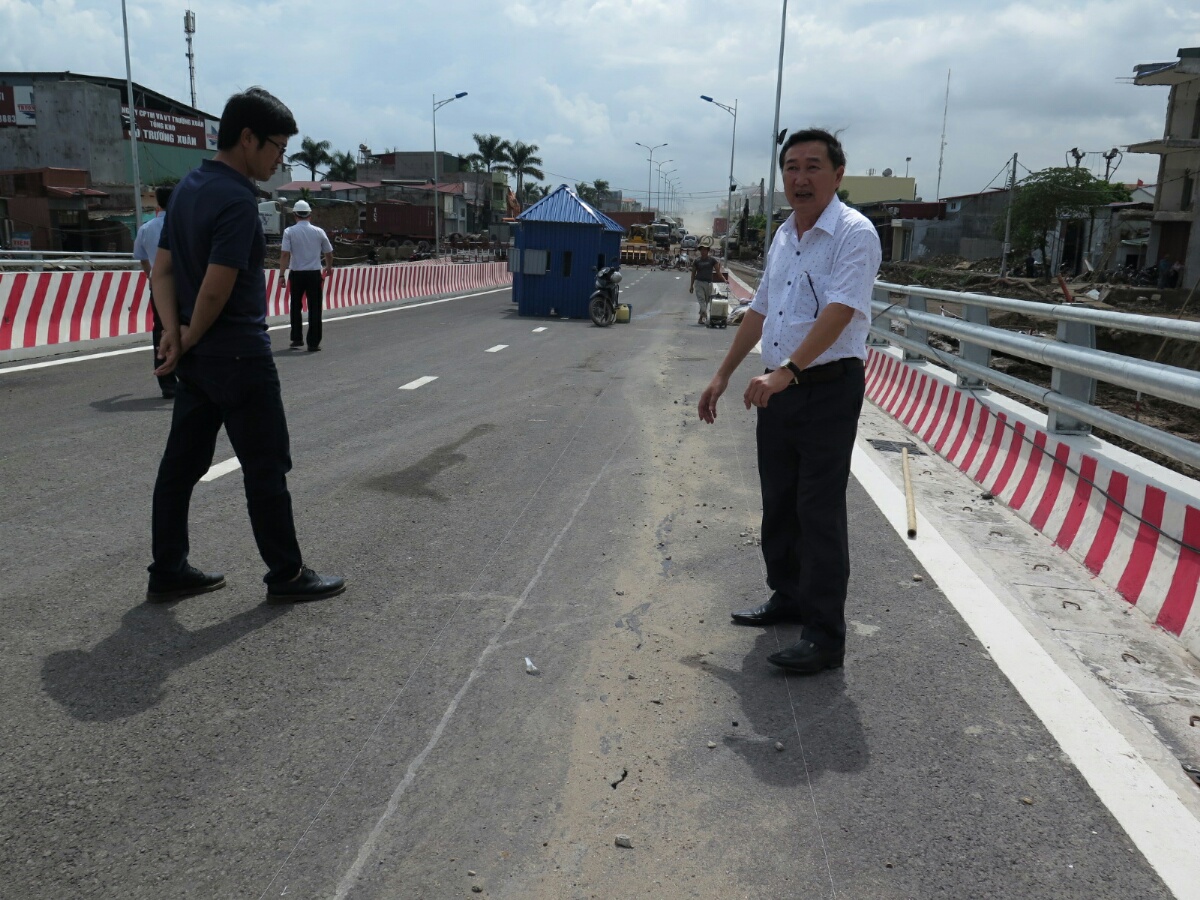 Cầu vượt 1.310 tỉ đồng chưa kh&aacute;nh th&agrave;nh đ&atilde; nứt do... thời tiết - Ảnh 1.