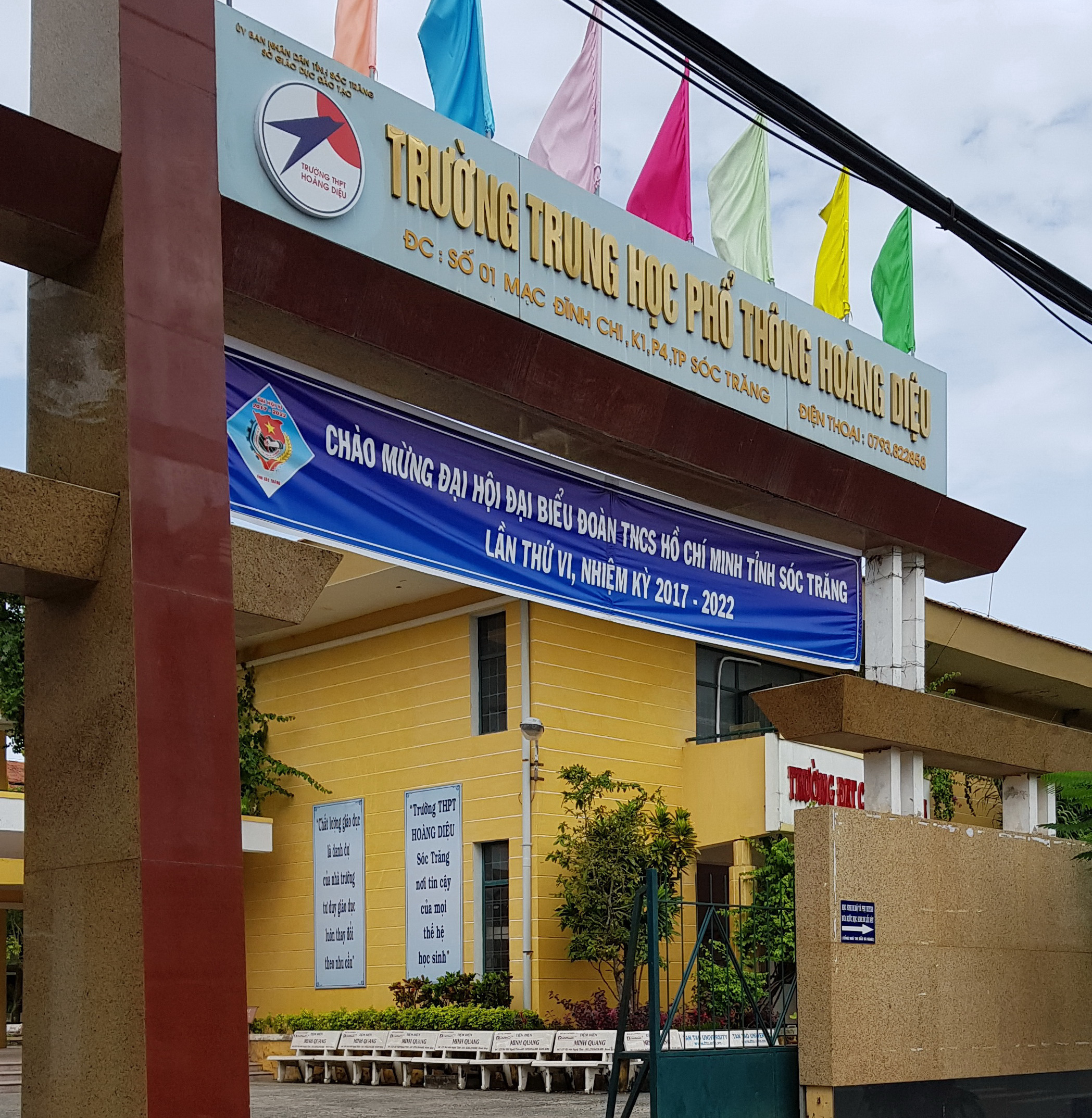 Cho rằng bị chuyển trường vô cớ, giáo viên xin nghỉ việc