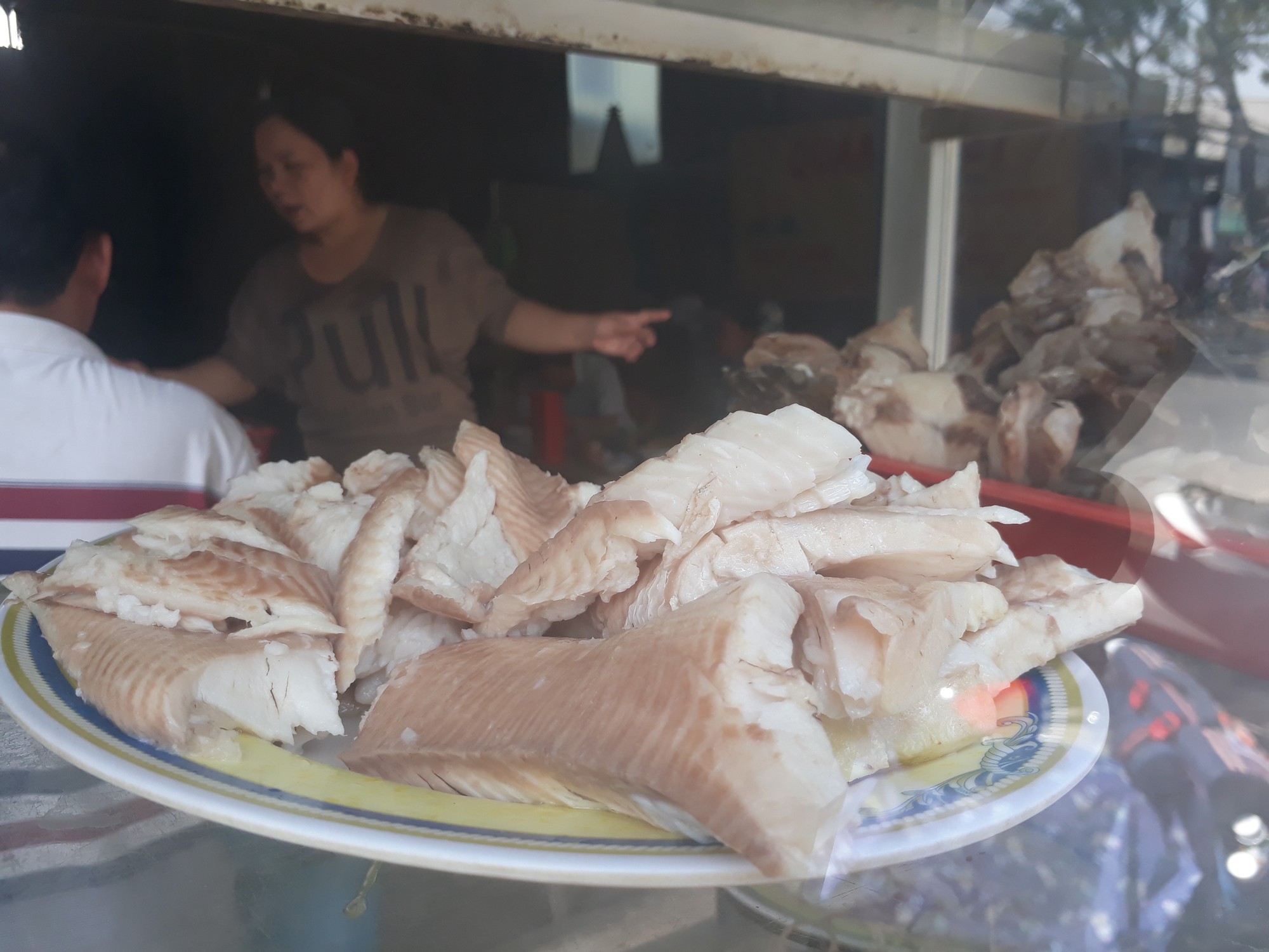 Xuy&ecirc;n S&agrave;i G&ograve;n ăn cho được b&uacute;n nước l&egrave;o Tr&agrave; Vinh - Ảnh 2.