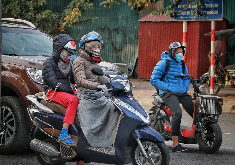 H&agrave; Nội co ro trong đợt r&eacute;t mạnh nhất từ đầu m&ugrave;a - Ảnh 8.