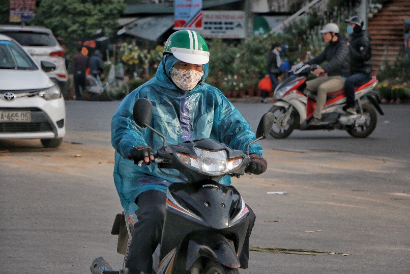 H&agrave; Nội co ro trong đợt r&eacute;t mạnh nhất từ đầu m&ugrave;a - Ảnh 3.
