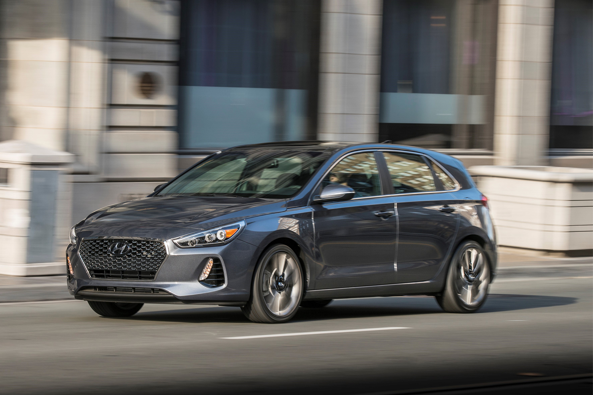 Xe gia đình Hyundai Elantra GT 2018 có giá 460 triệu đồng