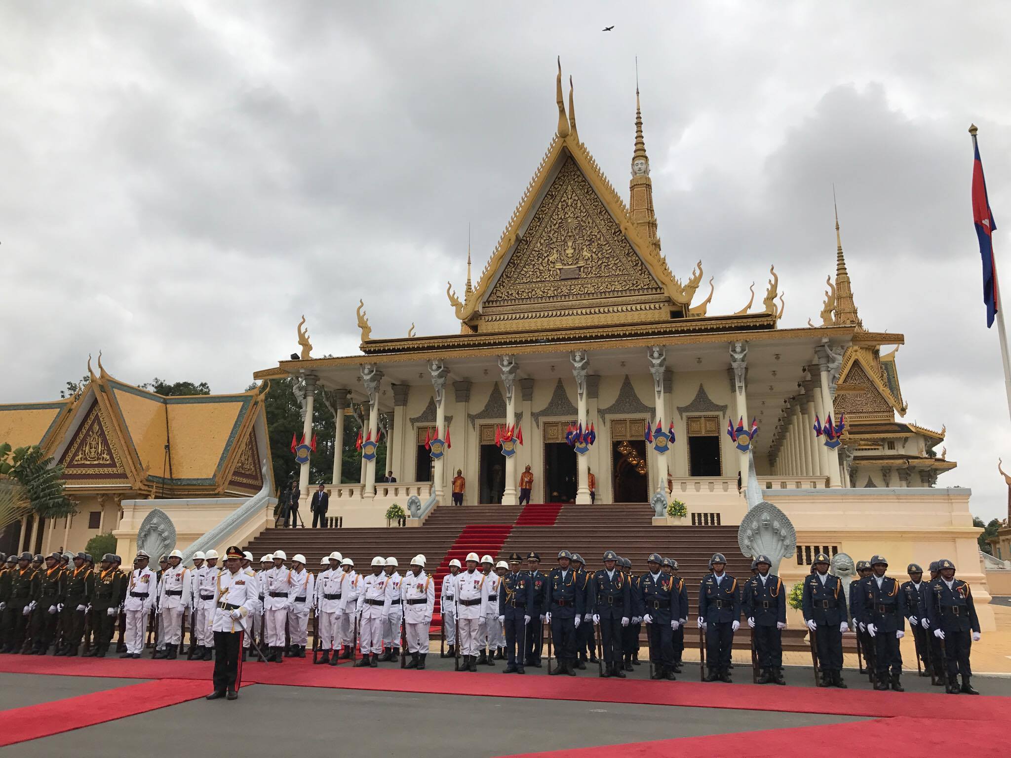 Trang trọng lễ đ&oacute;n Tổng B&iacute; thư tại Ho&agrave;ng cung Campuchia - Ảnh 12.