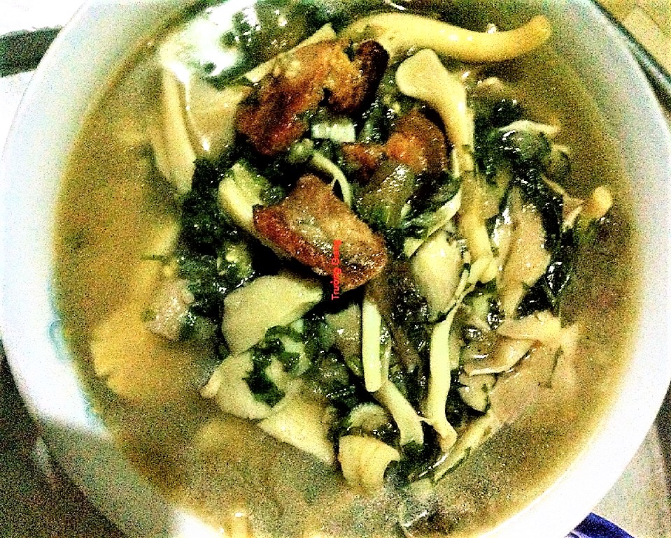 Canh cà nấu nấm: Ấm lòng ngày mưa