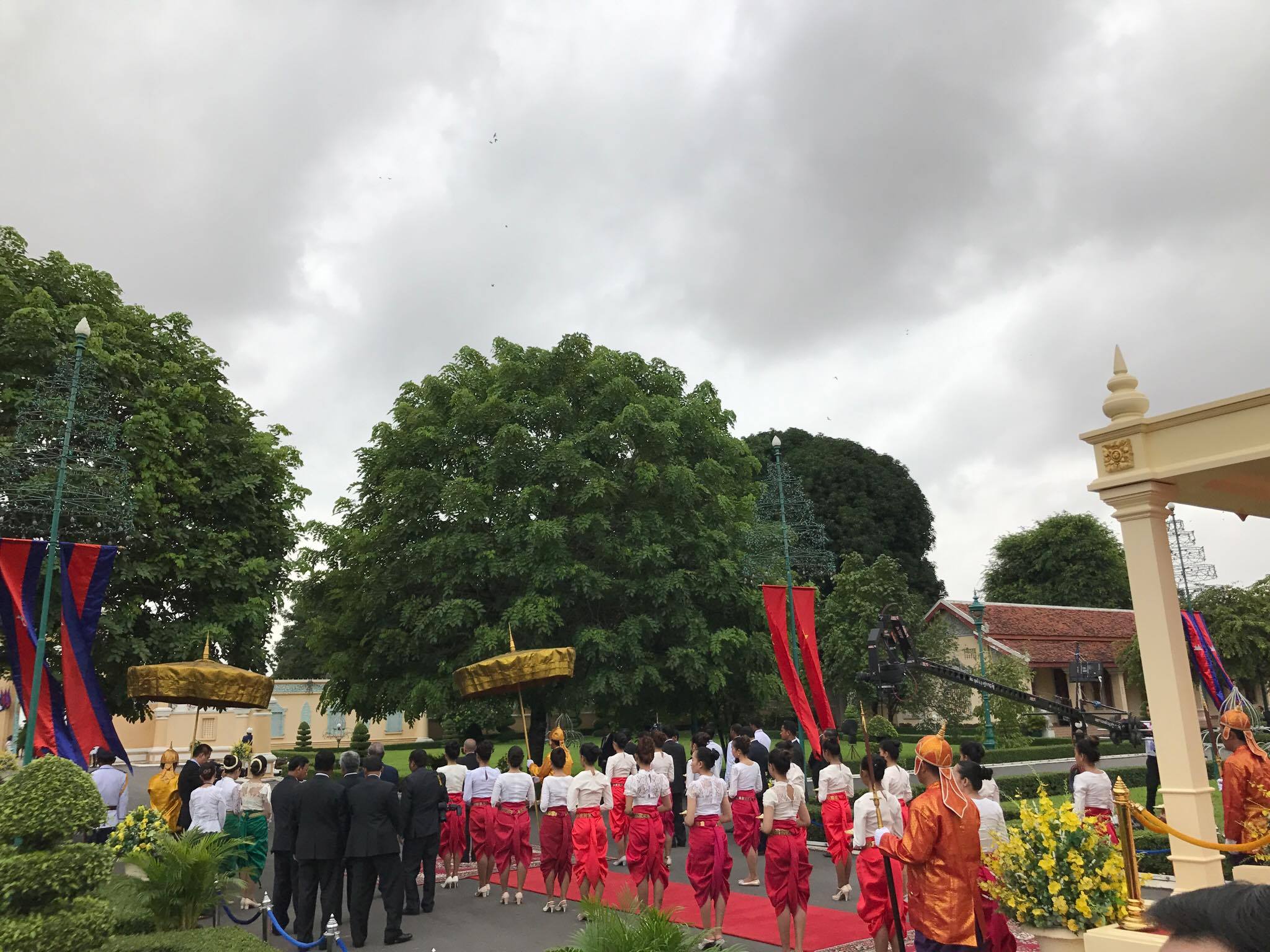 Trang trọng lễ đ&oacute;n Tổng B&iacute; thư tại Ho&agrave;ng cung Campuchia - Ảnh 15.