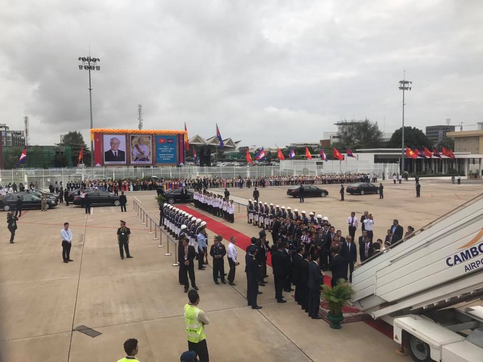 Trang trọng lễ đ&oacute;n Tổng B&iacute; thư tại Ho&agrave;ng cung Campuchia - Ảnh 2.