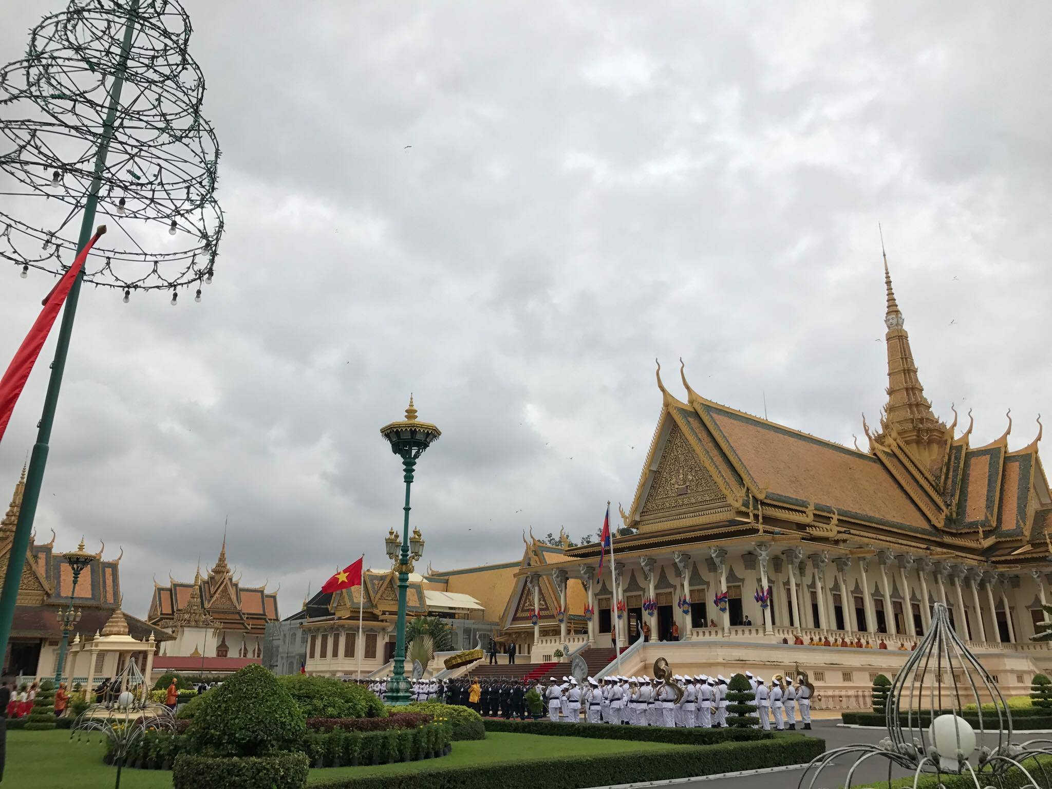 Trang trọng lễ đ&oacute;n Tổng B&iacute; thư tại Ho&agrave;ng cung Campuchia - Ảnh 20.