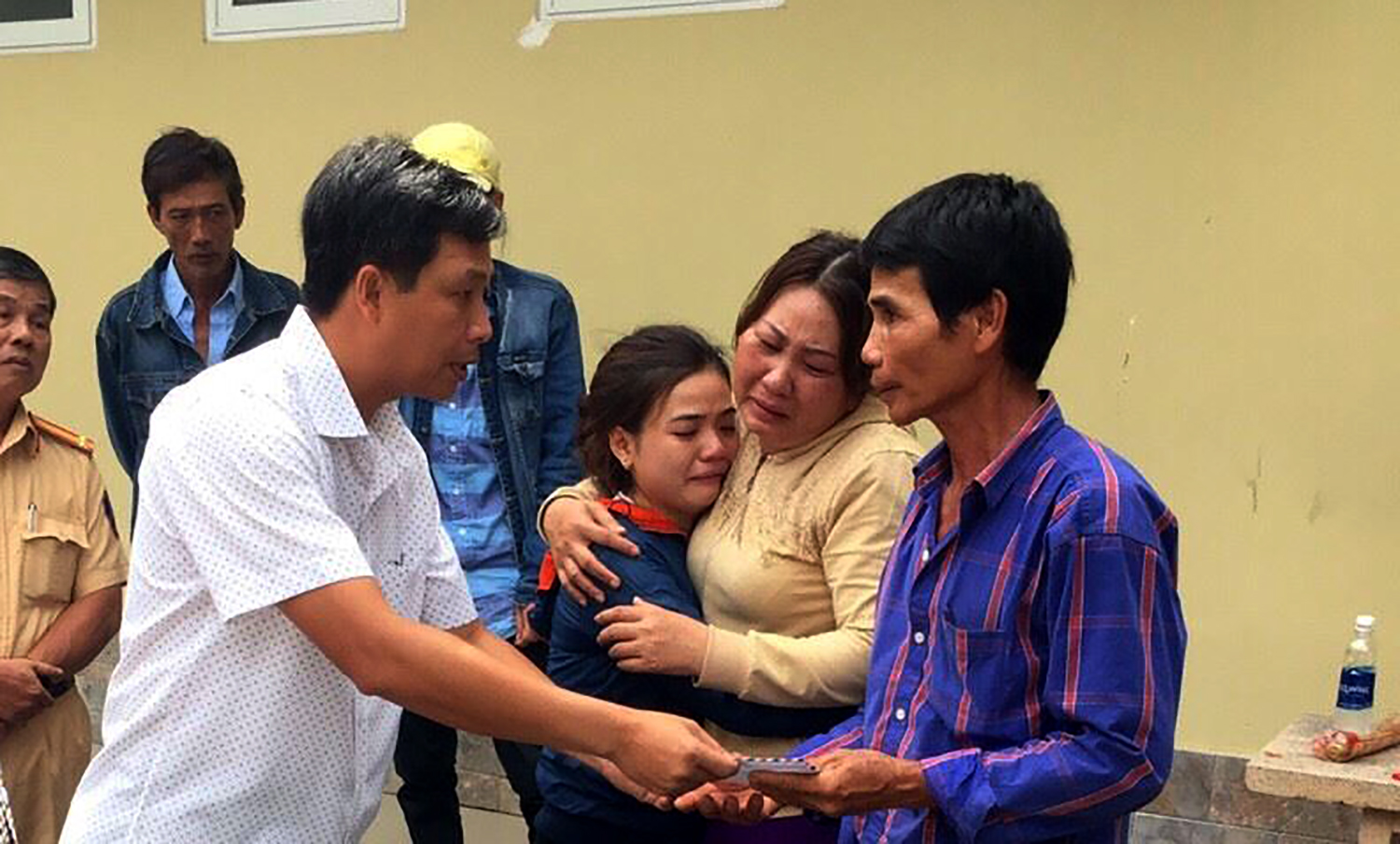 T&agrave;i xế g&acirc;y tai nạn li&ecirc;n ho&agrave;n kh&ocirc;ng say v&agrave; kh&ocirc;ng ng&aacute;o đ&aacute; - Ảnh 2.