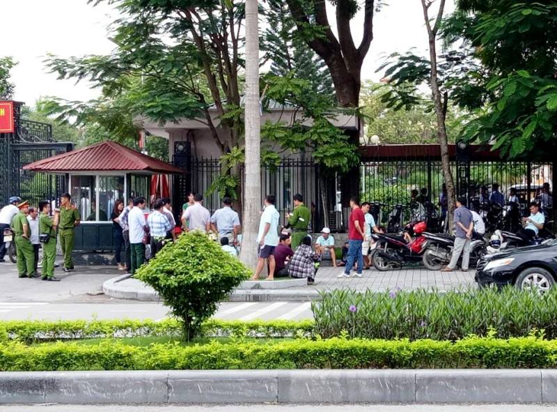 Dân Sầm Sơn kéo tới UBND tỉnh Thanh Hóa" đòi" việc làm