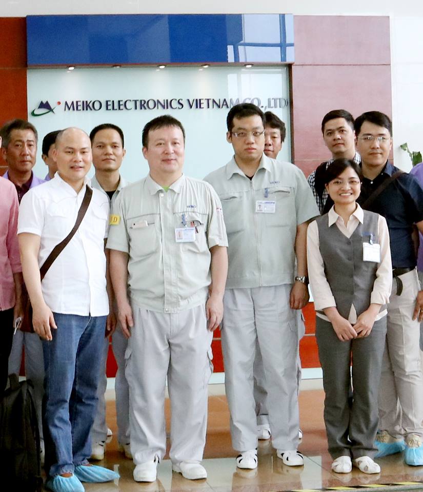 CEO Nguyễn Tử Quảng thị sát nhà máy sản xuất Bphone 2 - Ảnh 1.