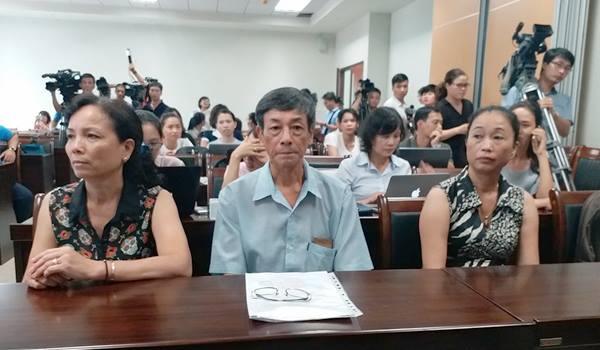 Nội, ngoại nói gì về bé trai bị bạo hành chấn thương sọ não?