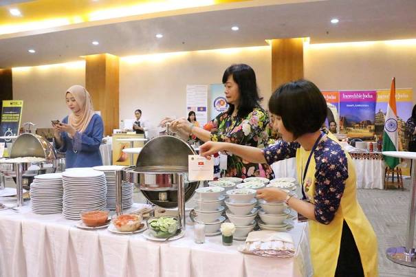 Tổng thư ký ASEAN giới thiệu phở Việt Nam với Tổng thống Indonesia - Ảnh 1.