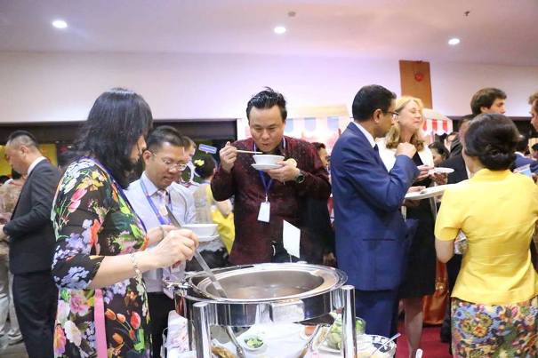 Tổng thư ký ASEAN giới thiệu phở Việt Nam với Tổng thống Indonesia - Ảnh 7.