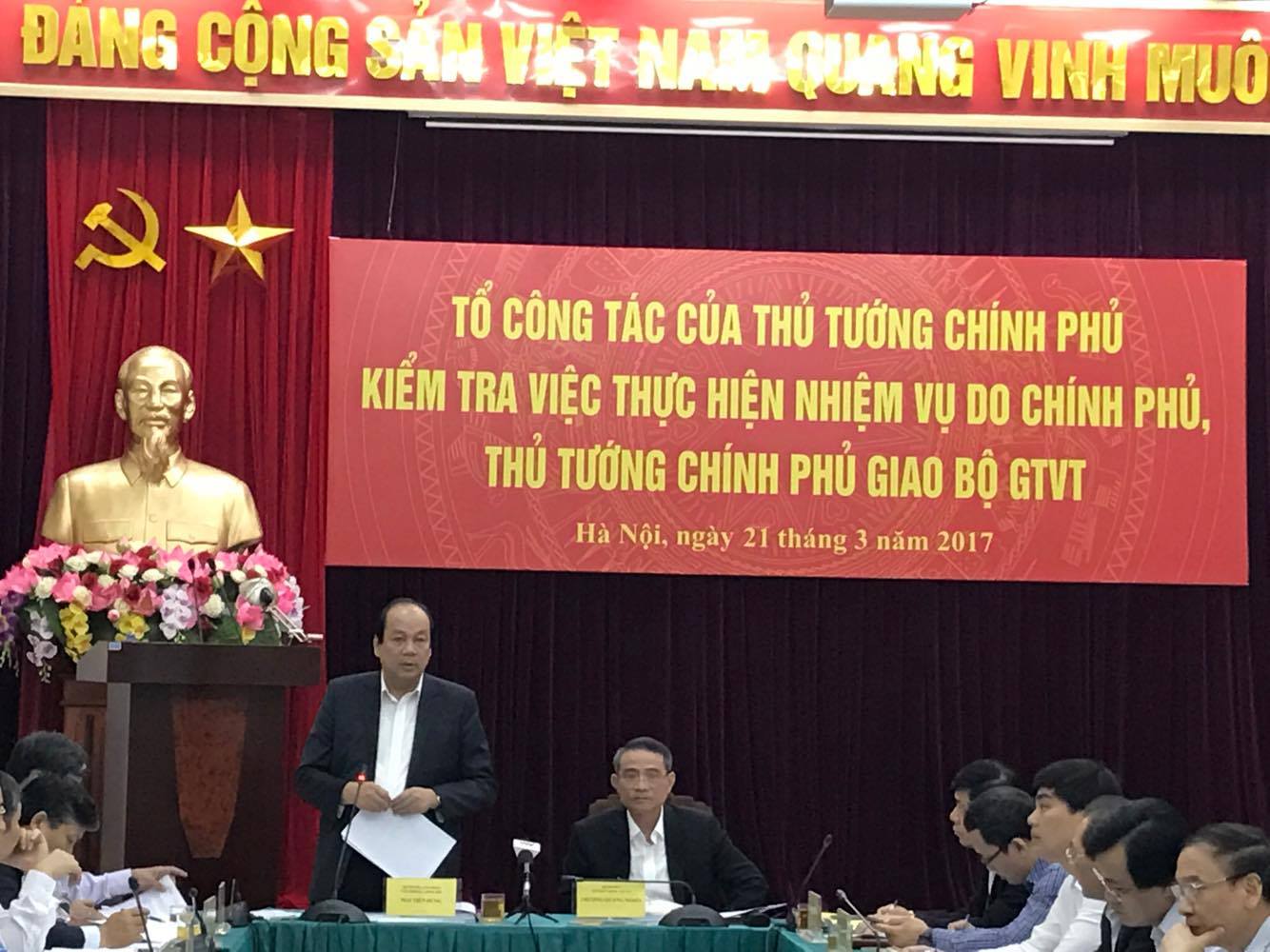 &Ocirc;ng Mai Tiến Dũng ph&aacute;t biểu truyền đạt &yacute; kiến Thủ tướng tại buổi l&agrave;m việc với l&atilde;nh đạo Bộ GTVT s&aacute;ng 21-3 - Ảnh: Văn Duẩn