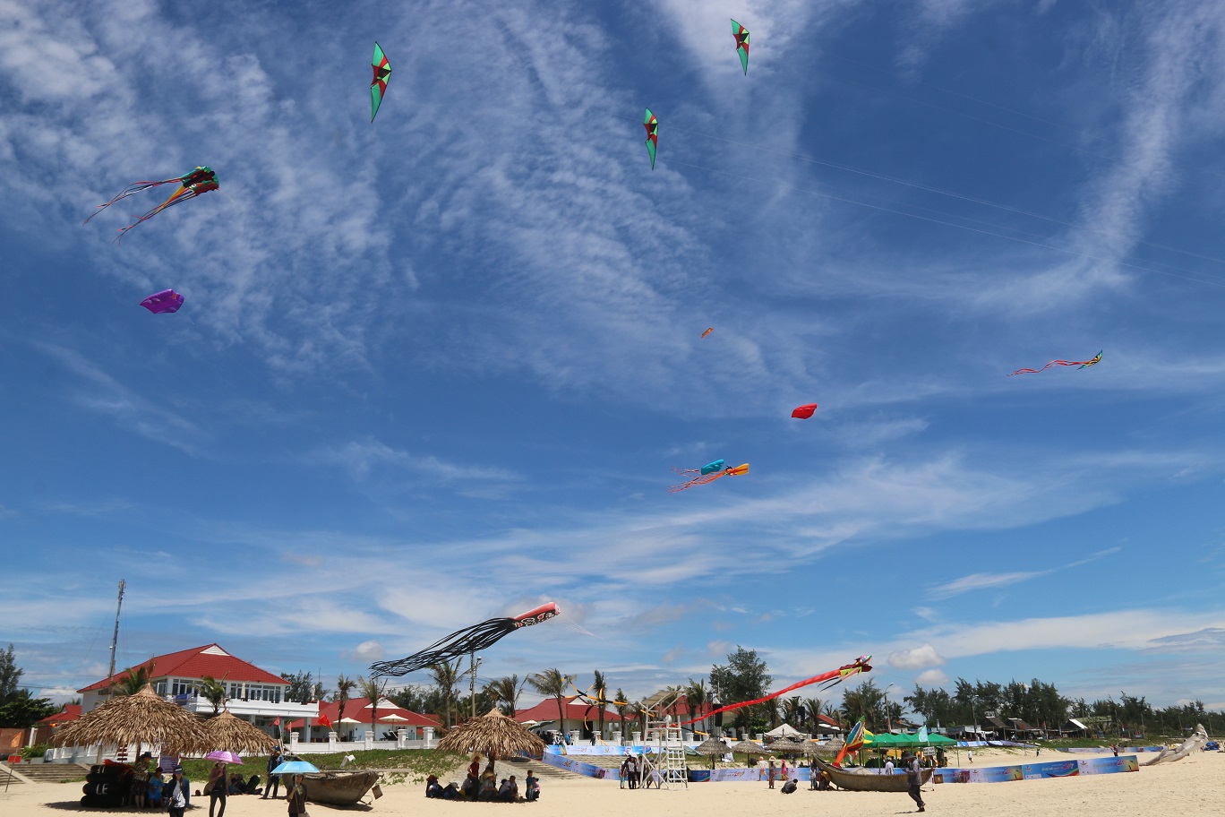 Đắm ch&igrave;m với những m&agrave;n tr&igrave;nh diễn tại Festival Diều quốc tế - Ảnh 23.
