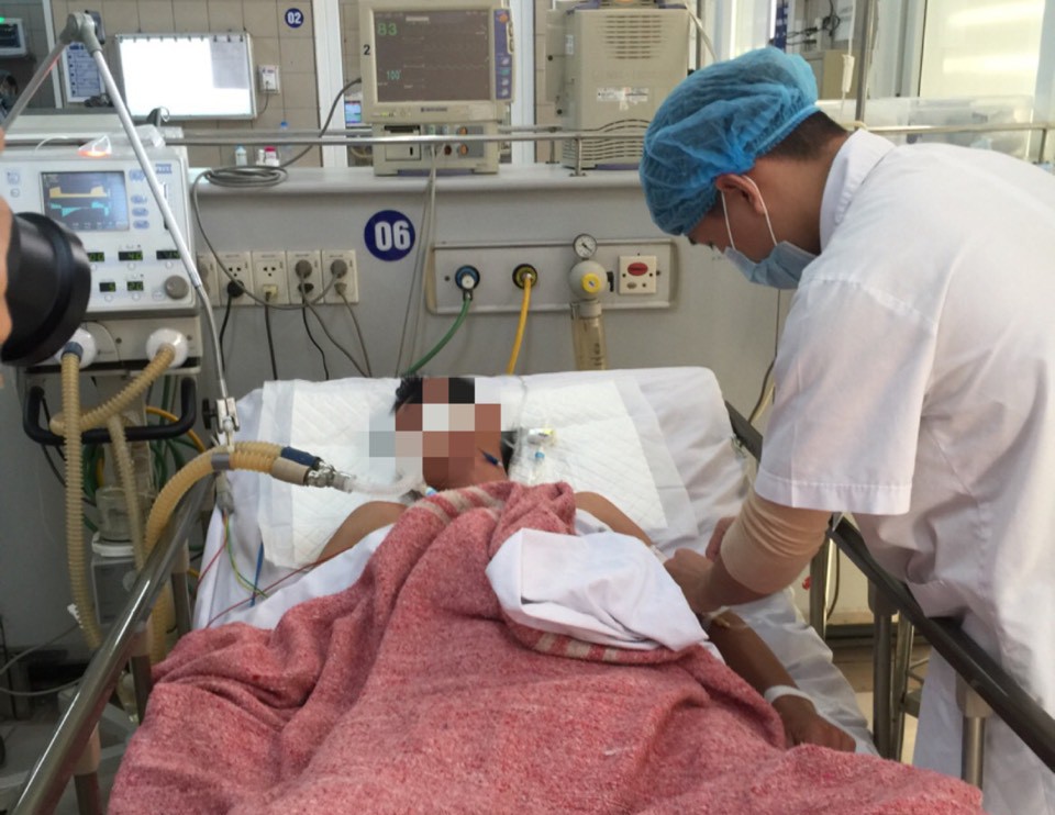 Đốt than củi chống rét, một nam giới hôn mê sâu
