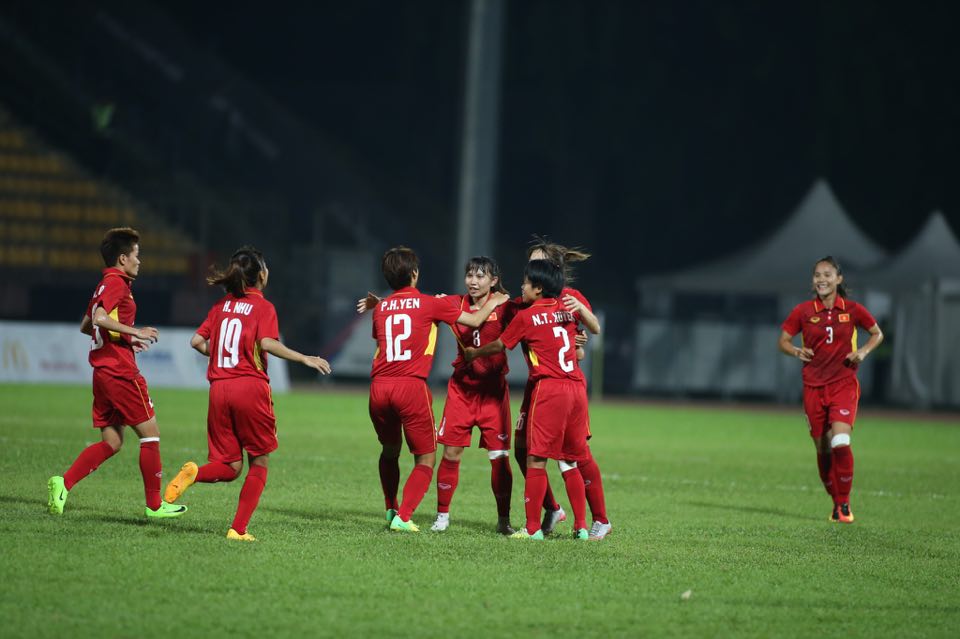 Thắng Malaysia 6-0, b&oacute;ng đ&aacute; nữ Việt Nam đoạt HCV - Ảnh 10.