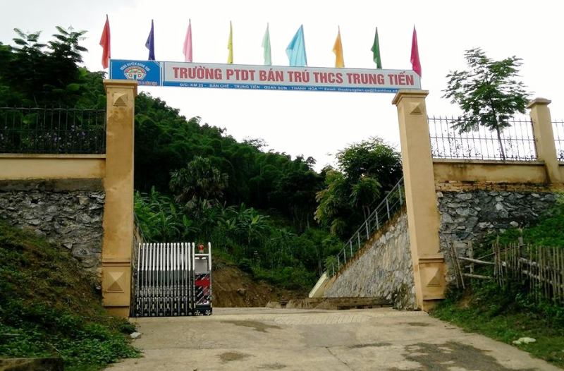 Hiệu trưởng lập khống danh sách học sinh để trục lợi